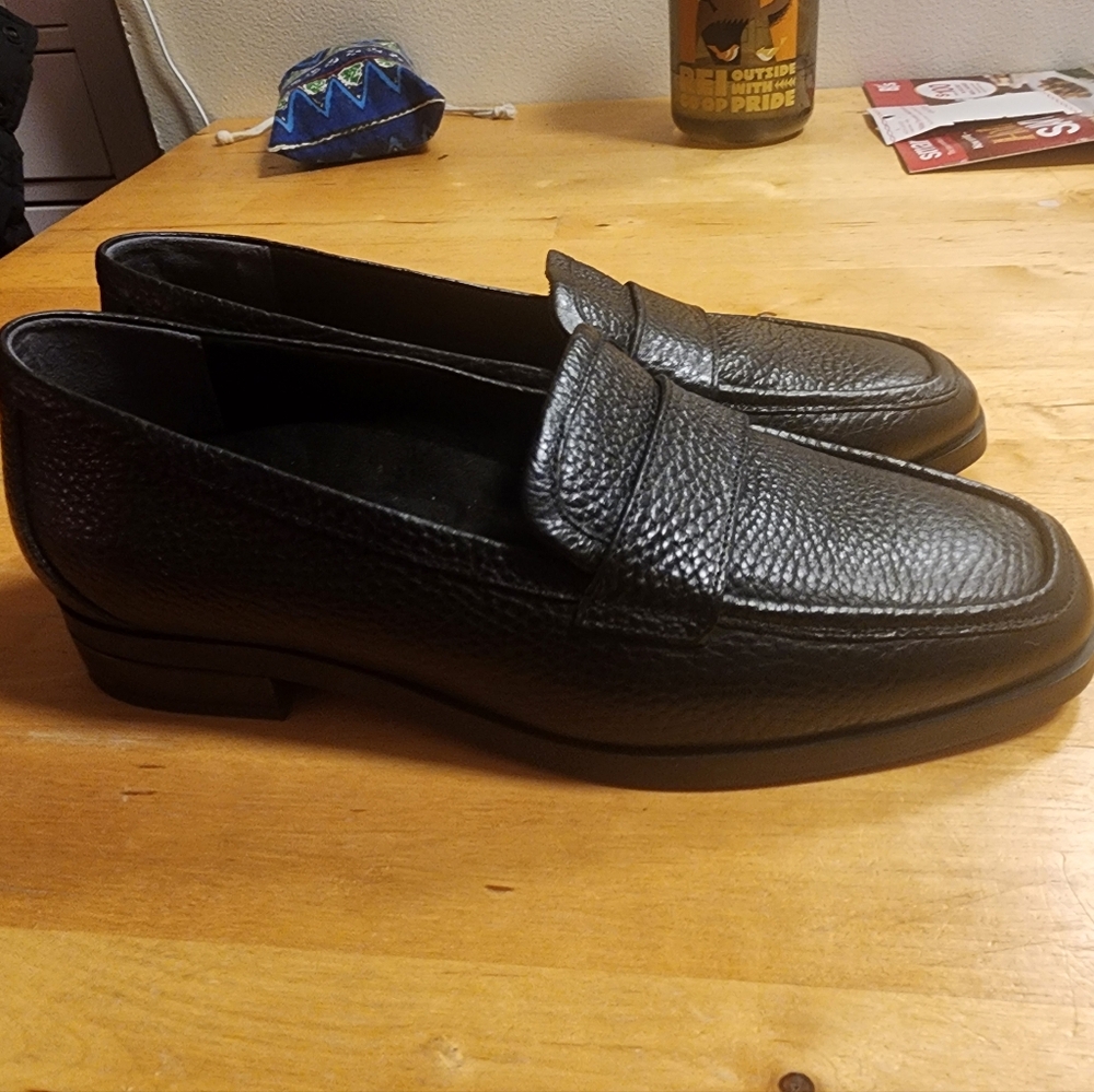 Vionic Black Pebbled Leather Loafers